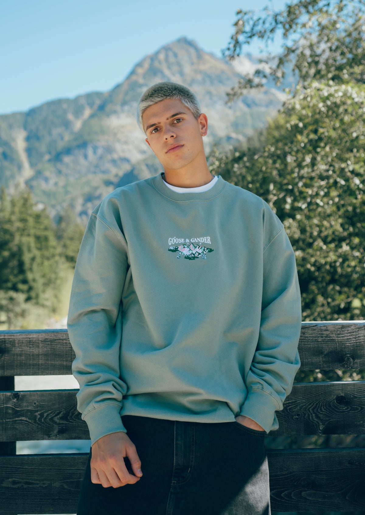 Mountain Embroidered Sweat - Dusky Green