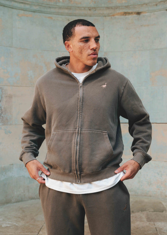 gg_male_image | Alex is 6"0 and wears a XL