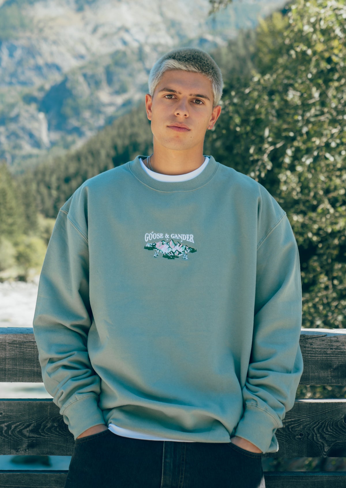 Mountain Embroidered Sweat - Dusky Green